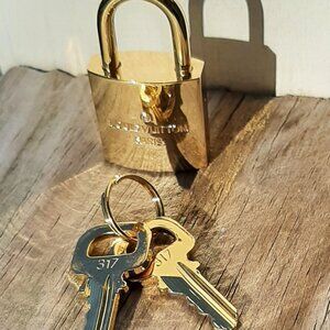Louis Vuitton Lock & 2 Key Set #317